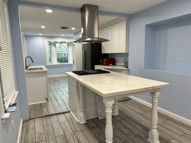 Building Photo - 10420 Ware Street