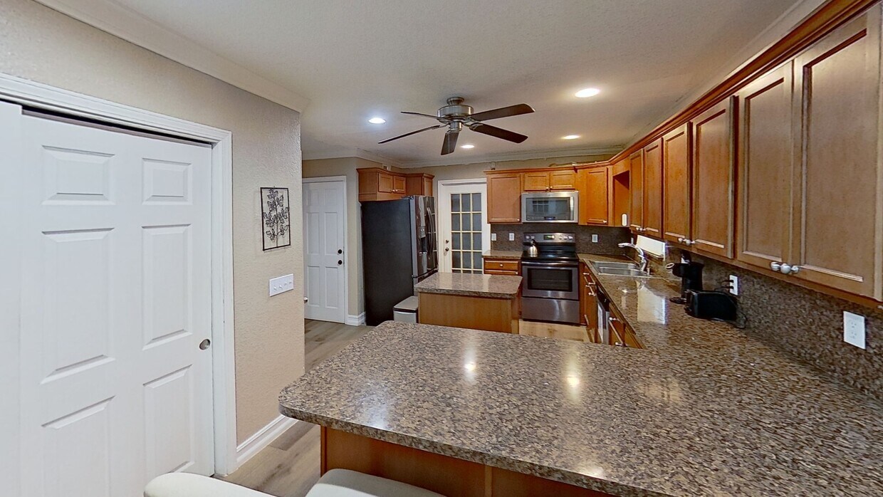 Photo - 728 Saybrook Cir NW House