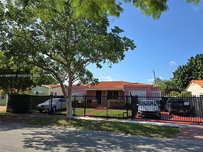 Building Photo - 1765 SW 21st St Unit 1