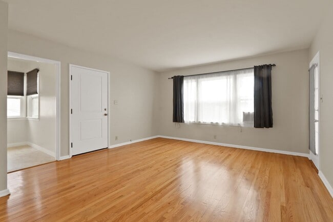 Building Photo - 1151 Okoboji Dr Unit D