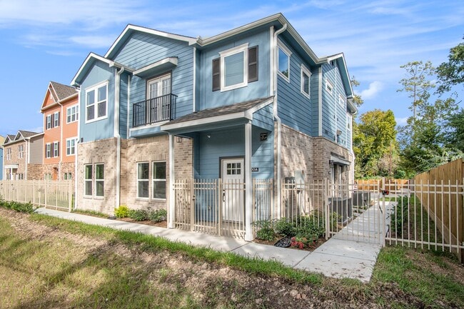 Building Photo - 5262 Ella Blvd Unit 100A