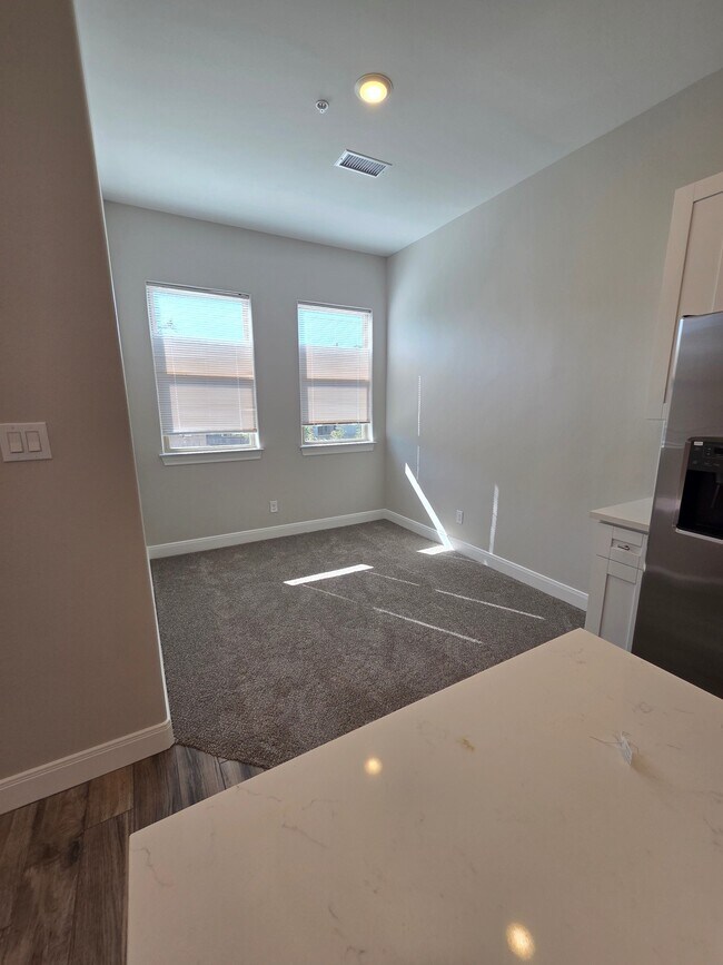 Photo - 504 Nursery Rd Unit 1208