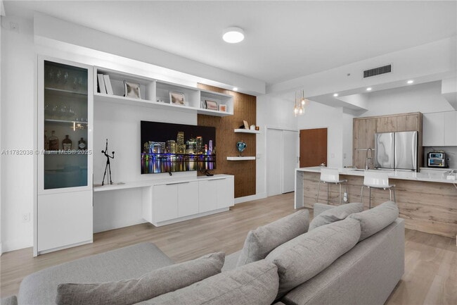 Photo - 31 SE 5th St Unit 4315