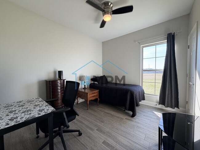 Photo - 492 Cliff Bullock Dr