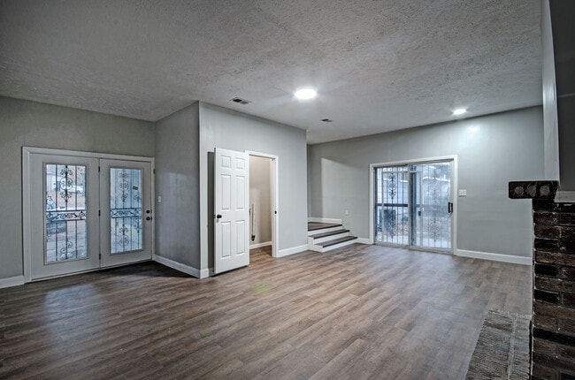 Photo - 4240 Azalea Dr