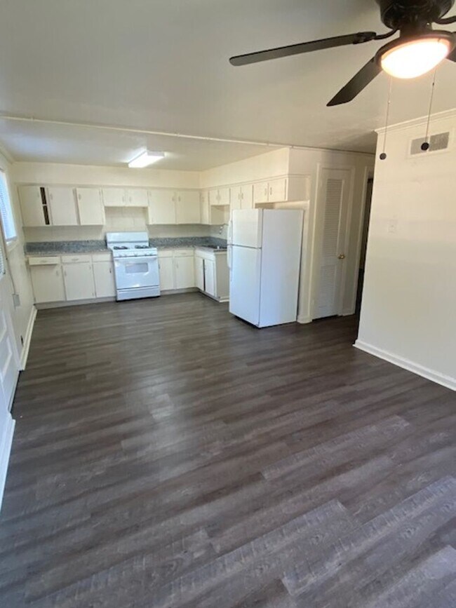 4537 Saunders Dr Unit 2