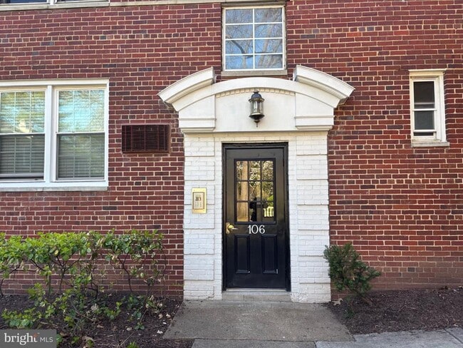Building Photo - 106 N George Mason Dr Unit 4