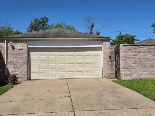 Photo - 3634 Kingsman Dr House
