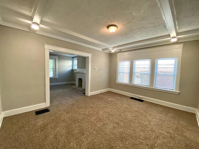 Family Room - 3592 Van Antwerp Plz Unidad 3592