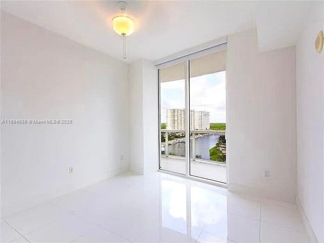 Photo - 15901 Collins Ave Unidad 705