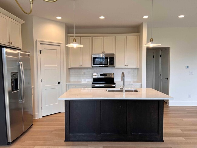 Photo - 384 S 91st St