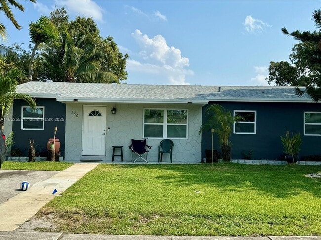 Building Photo - 550 SW 11th Dr Rental