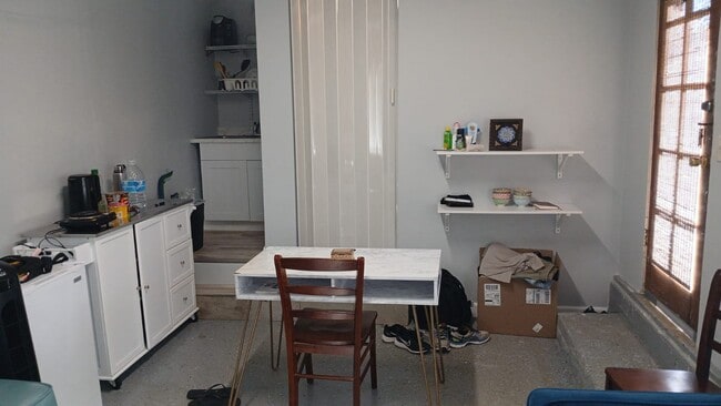 Photo - 1748 Wellesley Ave Unit Back Studio