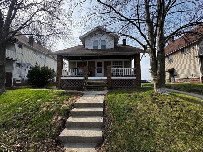 Building Photo - 5103 Gifford Ave Unit UP