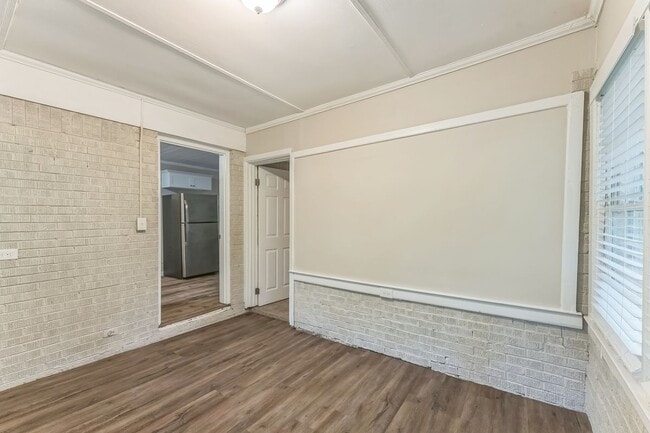 Photo - 195 Polar Rock Rd SW