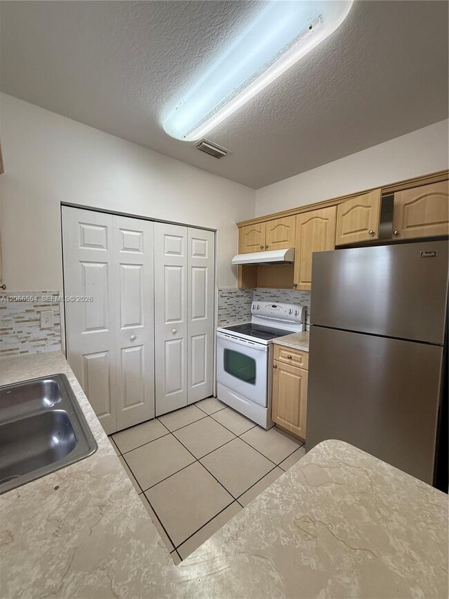 Photo - 761 NW 24th Ct Unit 761