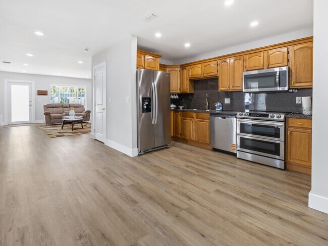 Photo - 1322 Riverside Cir