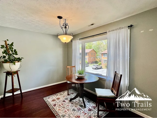 Photo - CHARMING UPSTAIRS CONDO IN HENDERSONVILLE