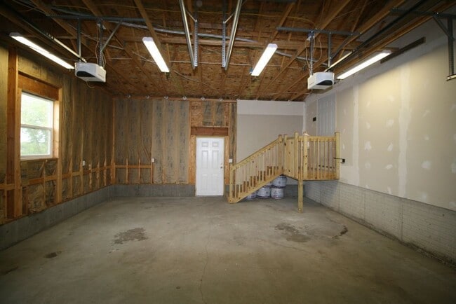 Photo - 215 Greenbush Dr