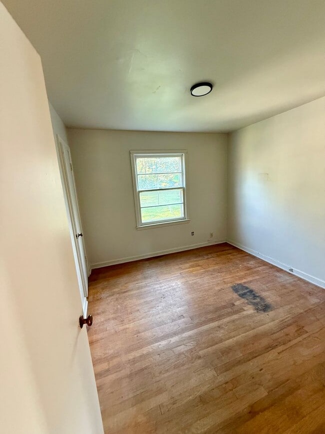 Photo - 3bed 1 bath $1,000 a month