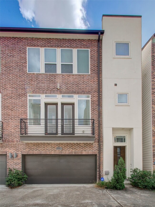 Building Photo - 5521 Larkin St