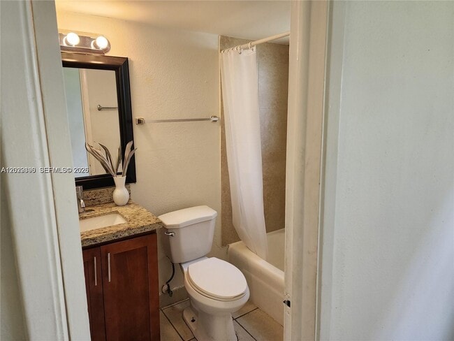 Photo - 241 SE 9th Ave Unidad 103