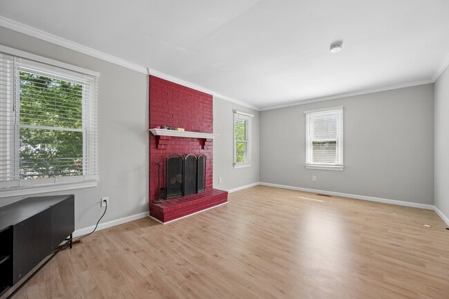 Photo - 1615 Colonial Way