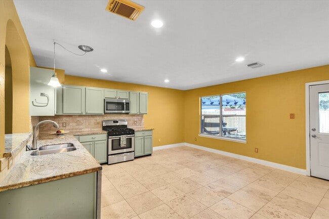 Photo - 914 Ivycroft Ln