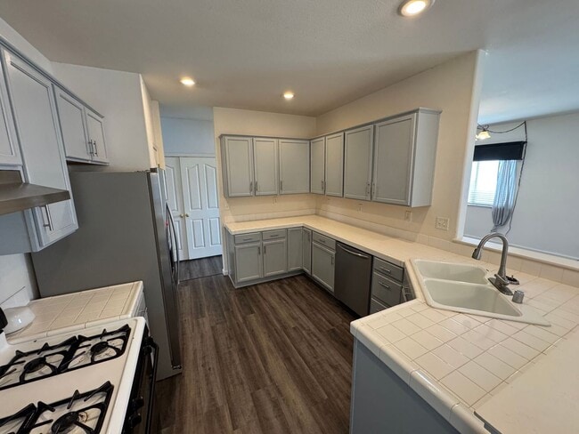 Photo - Quiet Home on Cul-De-Sac Available now!!