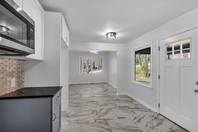 2142 Cloverdale Dr SE