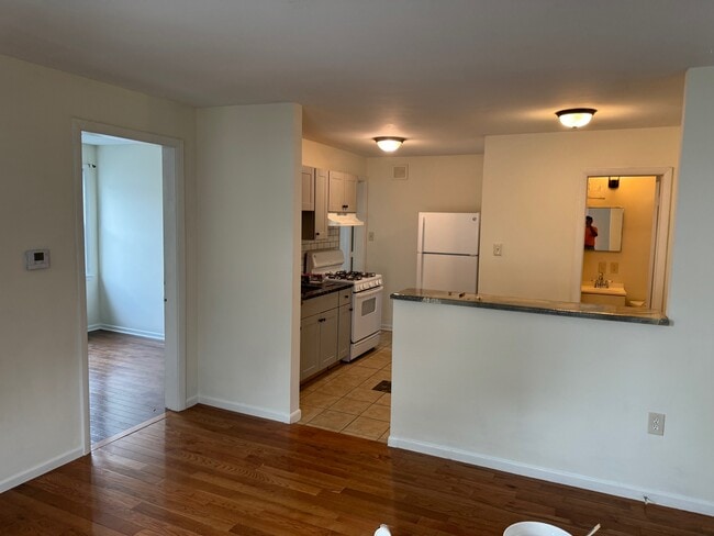 Building Photo - 30 Walnut St Unit 1