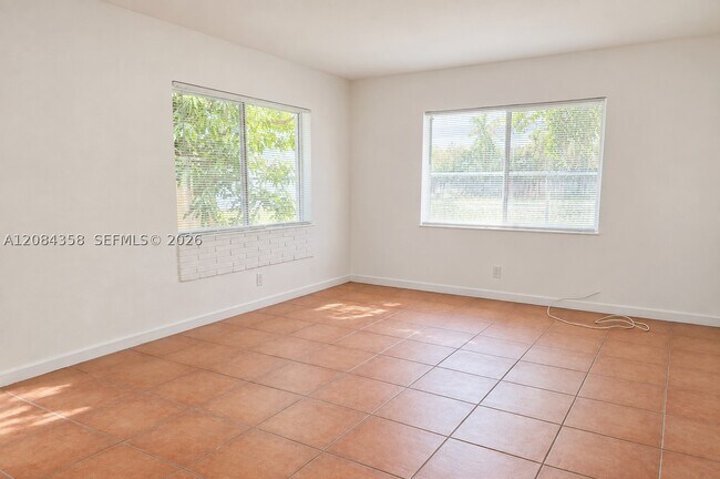 Photo - 304 SE 9th St Unit 8