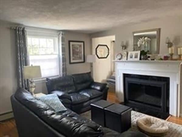 Photo - 272 Brook St