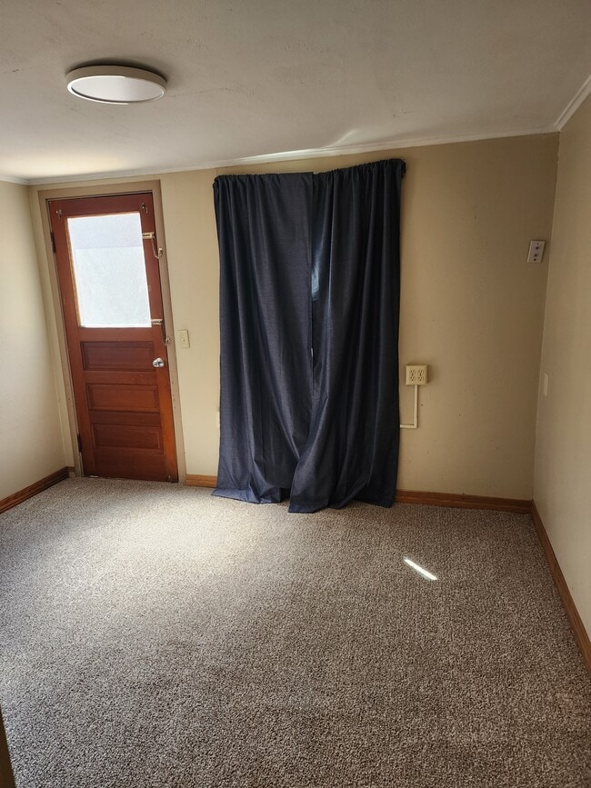 Photo - 1593 White St