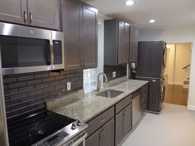 Photo - 1709 Bank St Unit 2