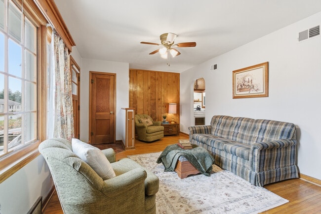 Livingroom - 1144 Madison St