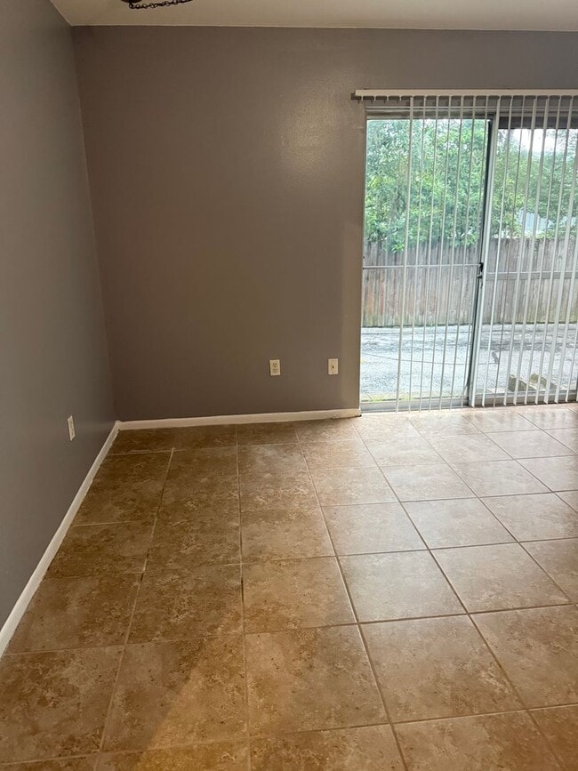 Photo - LEASE NOW AND ENJOY 50% OFF 2ND MONTH! 1 Bd/1 Ba near UF- Apartment for Rent