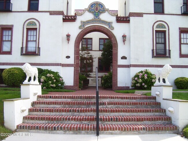218 2nd Ave Unit 105E