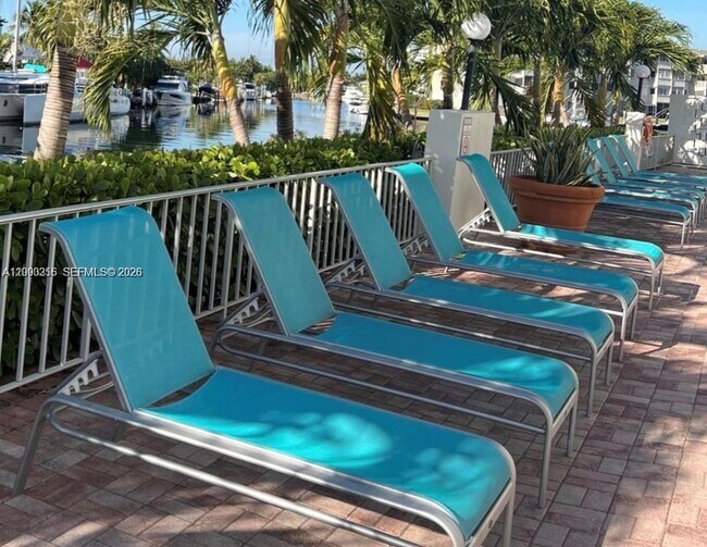 Photo - 401 Golden Isles Dr Unidad 801