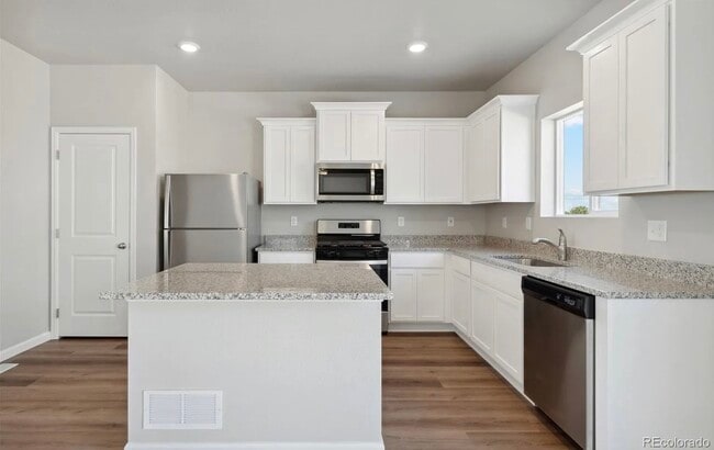Kitchen - 7330 Green River Ave