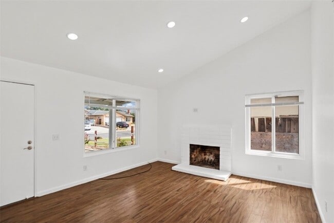 Photo - 844 Royalbrook Ct