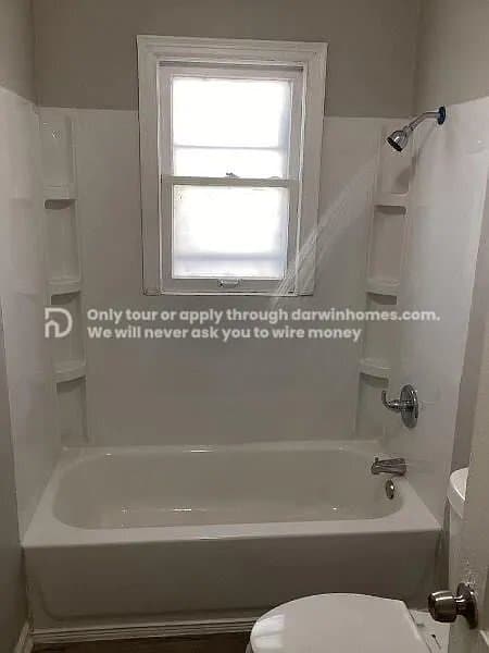 Photo - 6833 Walrond Ave