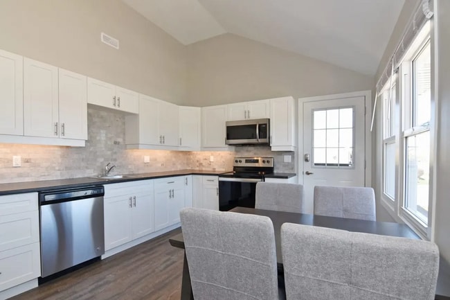 Photo - 493 Second St