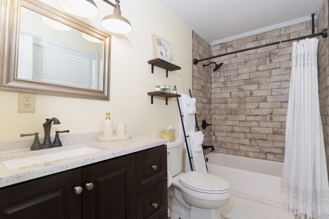 Master bathroom - 3387 Cedar Ln