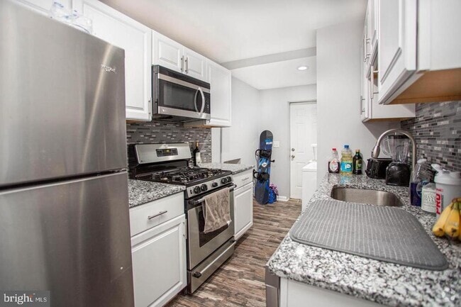 Building Photo - 217 W Lancaster Ave Unit 1B Rental