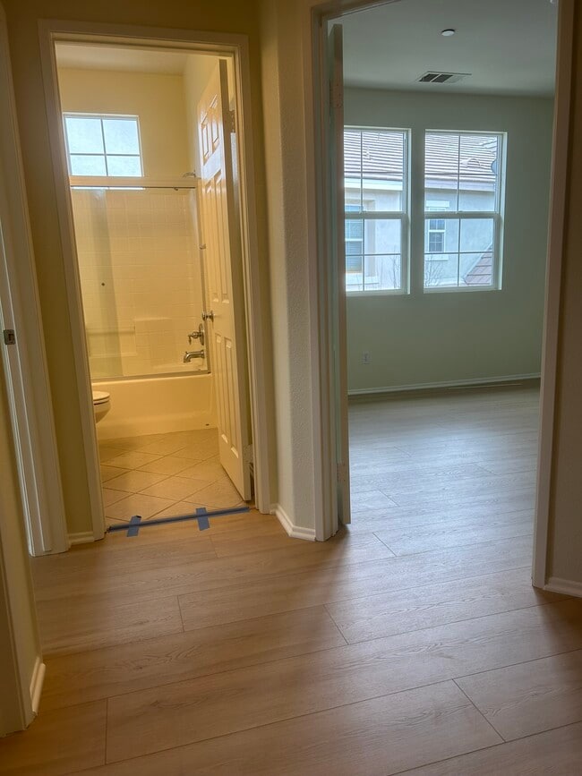 Building Photo - 27288 Riverview Ln Unit RIVERVIEW