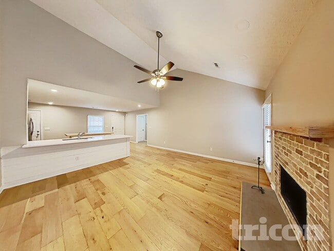 Photo - 4021 Deer Run Trce