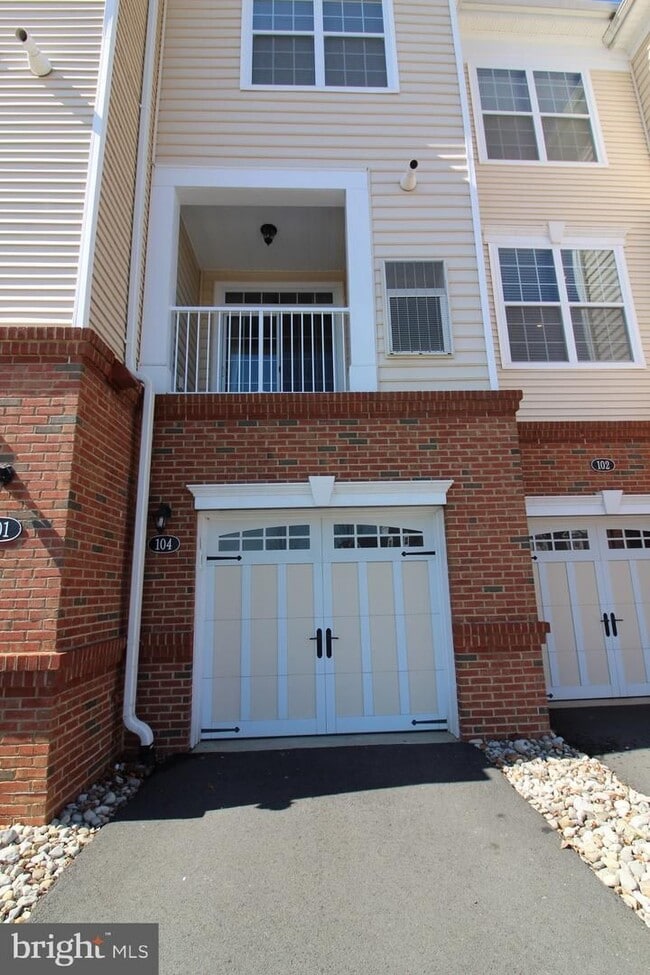Photo - Updated Condo w/Garage - Loudoun Metro