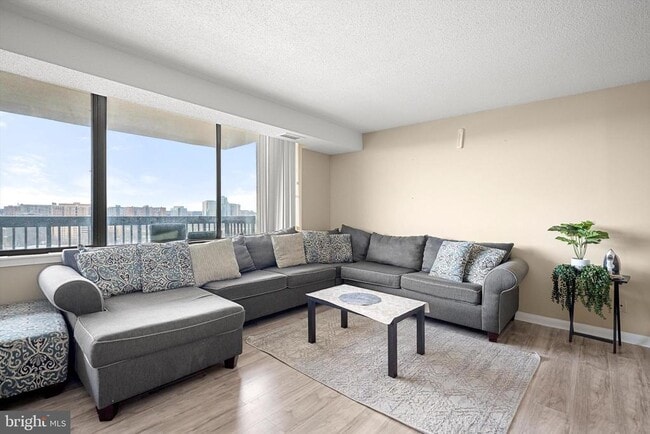 Building Photo - 3709 S George Mason Dr Unit 1508