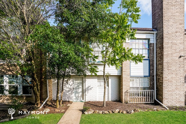 Building Photo - 11889 Algonquin Dr